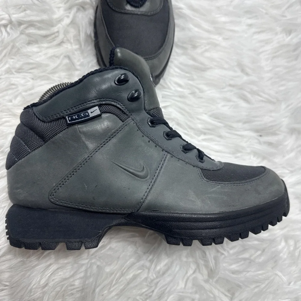 Nike ACG Vintage 90s Chunky Hiking Unisex Gorpcore Boots Leather Mid Top Sneaker